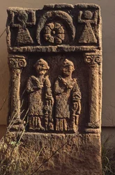 Stèle avec deux figures humaines